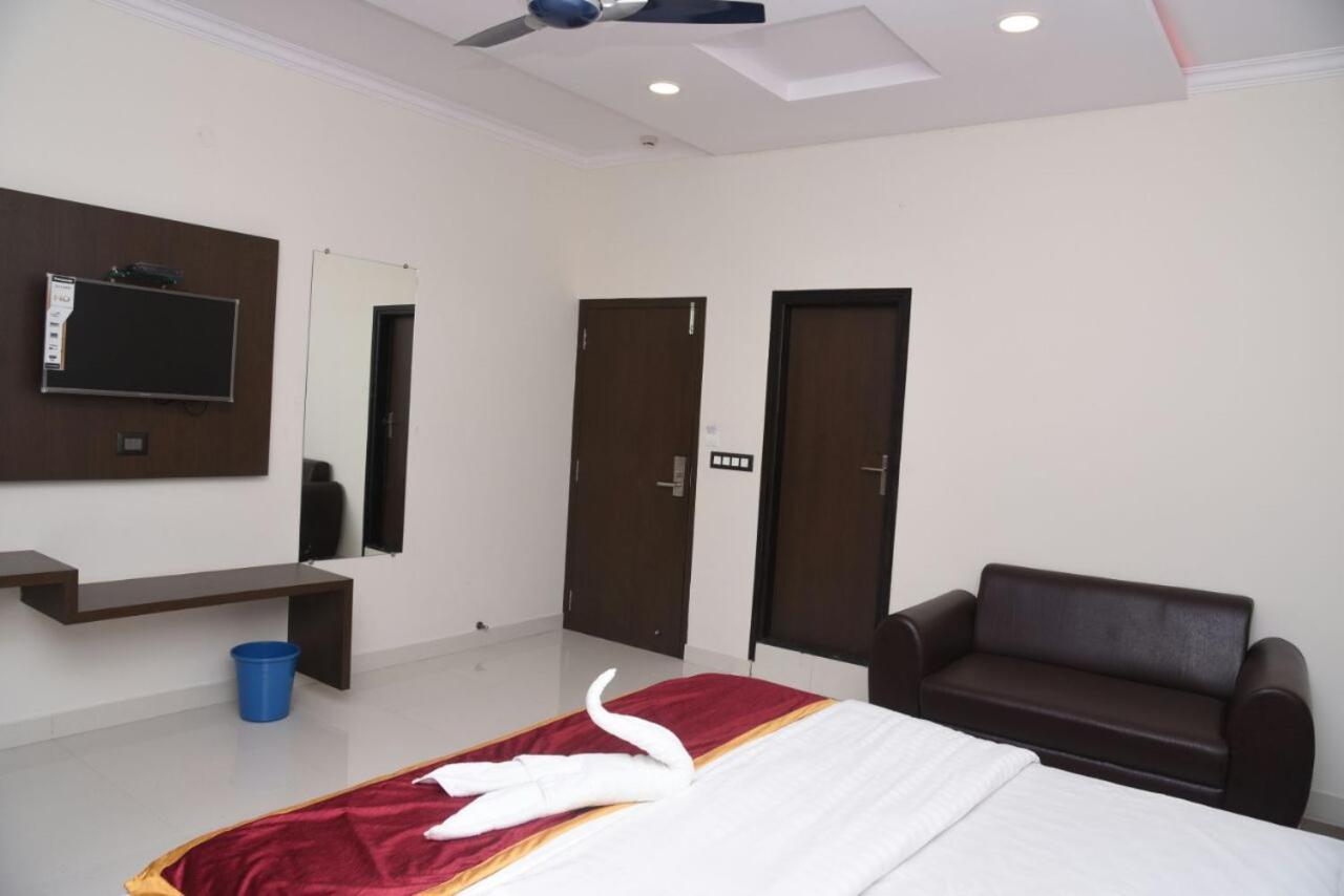 Hotel Grand Kubera Chikmagalūr Exterior foto