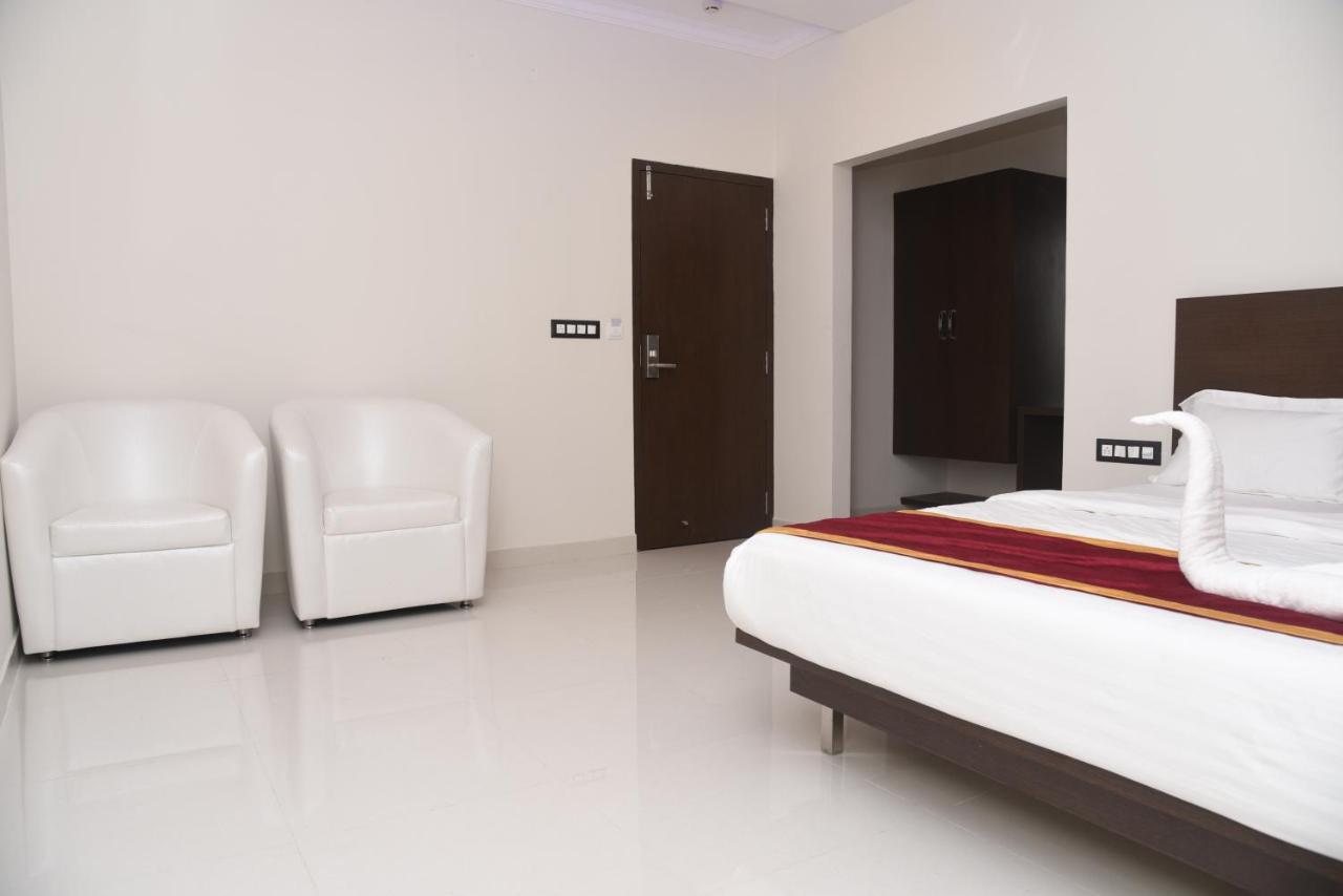 Hotel Grand Kubera Chikmagalūr Exterior foto